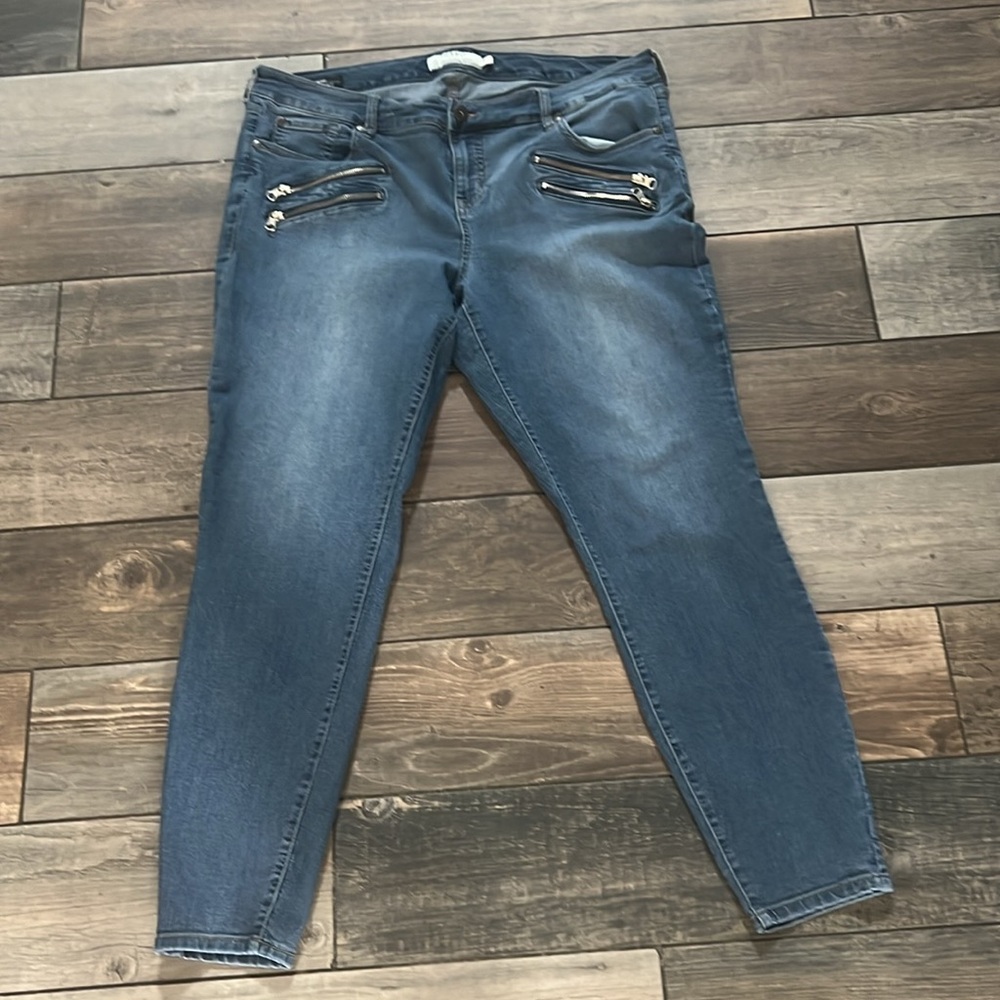 Torrid Size 20T medium wash skinny ankle jeans